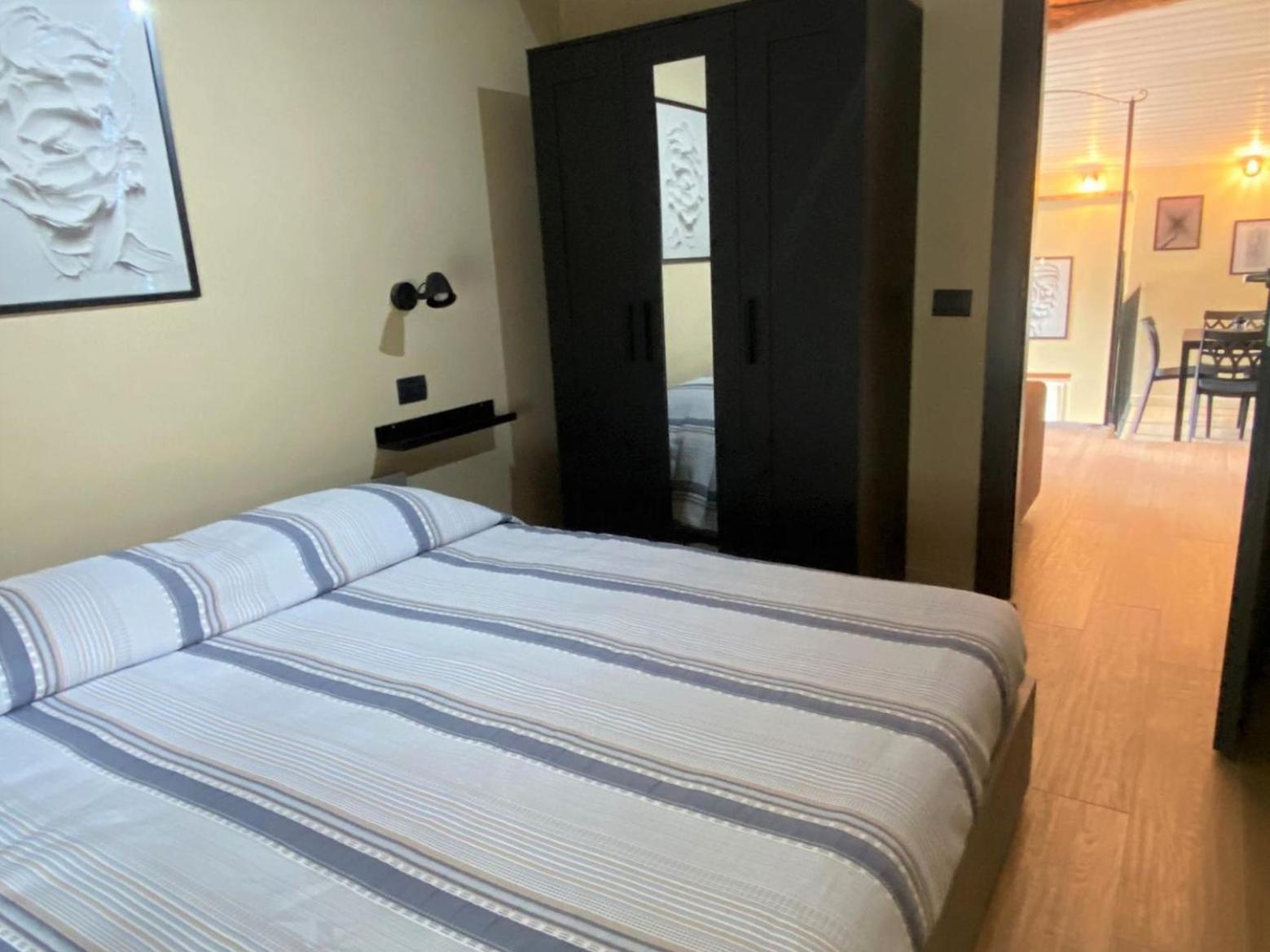 Argegno'S River - Central Apartment Lake View Rum bild